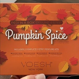 Voesh Pumpkin Spice 4-Step Pedicure Mask Kit - Orange